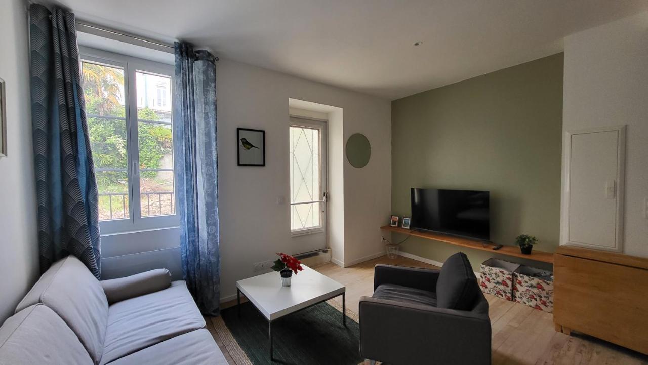 Charmant 2 Pieces Avec Terrasse Proche Centre Ville - Parking Gratuit A Proximite Lourdes Exterior photo
