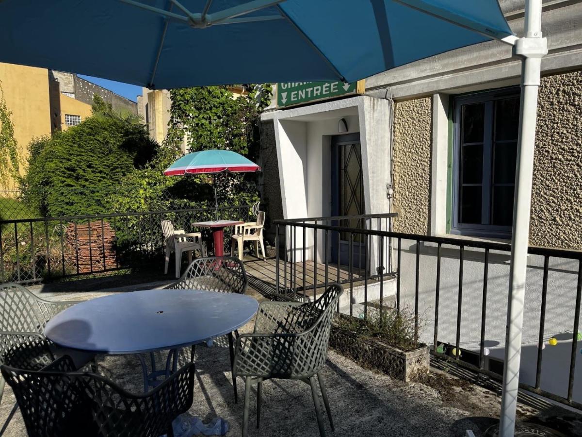Charmant 2 Pieces Avec Terrasse Proche Centre Ville - Parking Gratuit A Proximite Lourdes Exterior photo